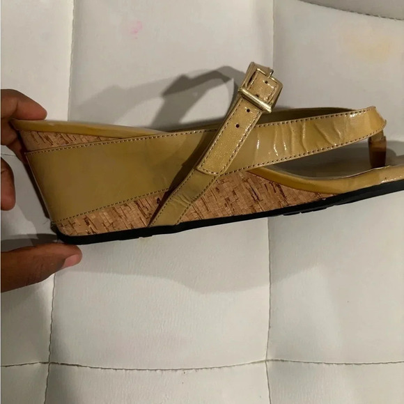 me too strappy & wedges tan cream upper leather sandles 11M - Picture 6 of 6